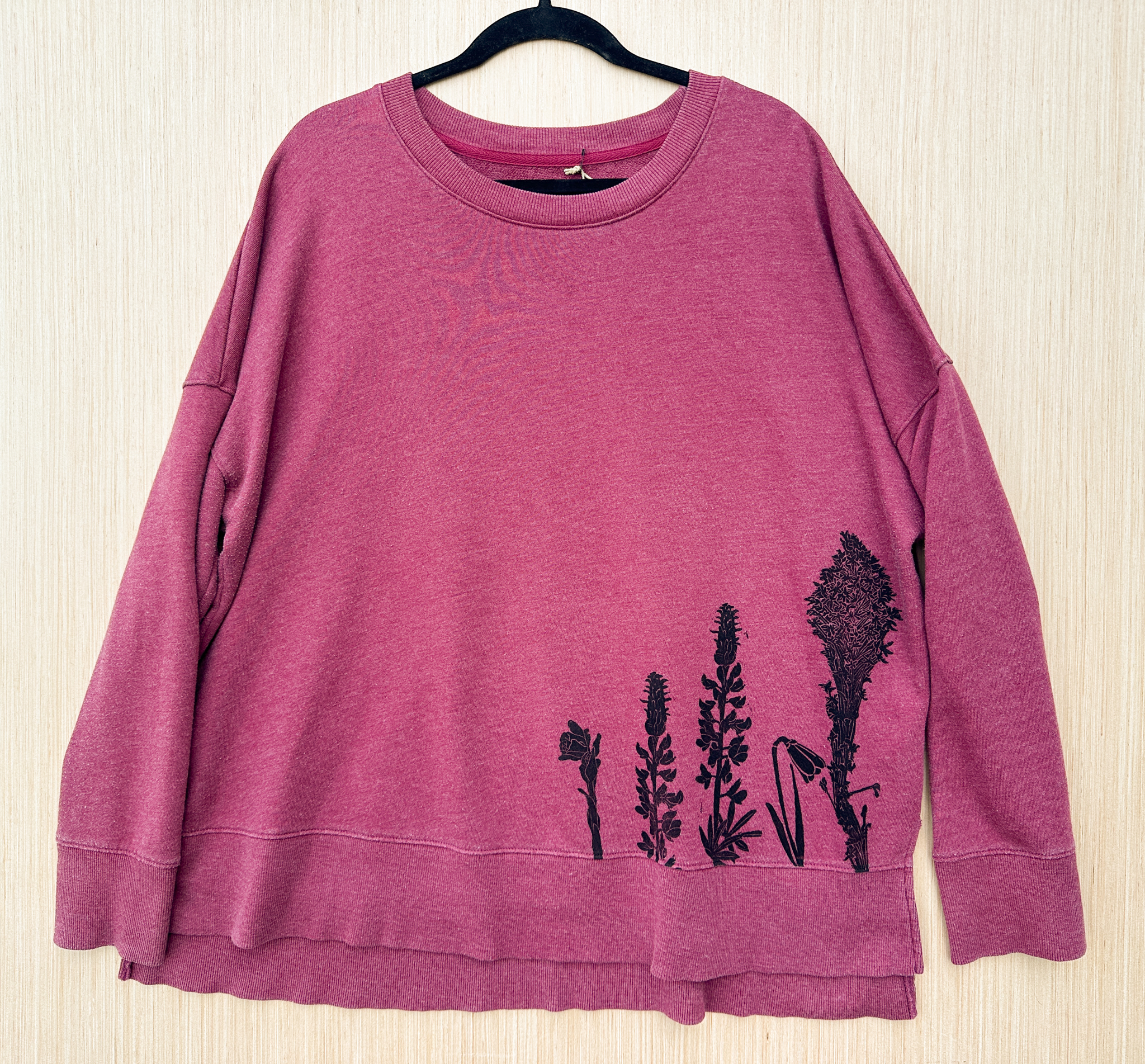 Size XXL – Berry-Colored Wildflower Sweatshirt – THE NASTY NATURALIST